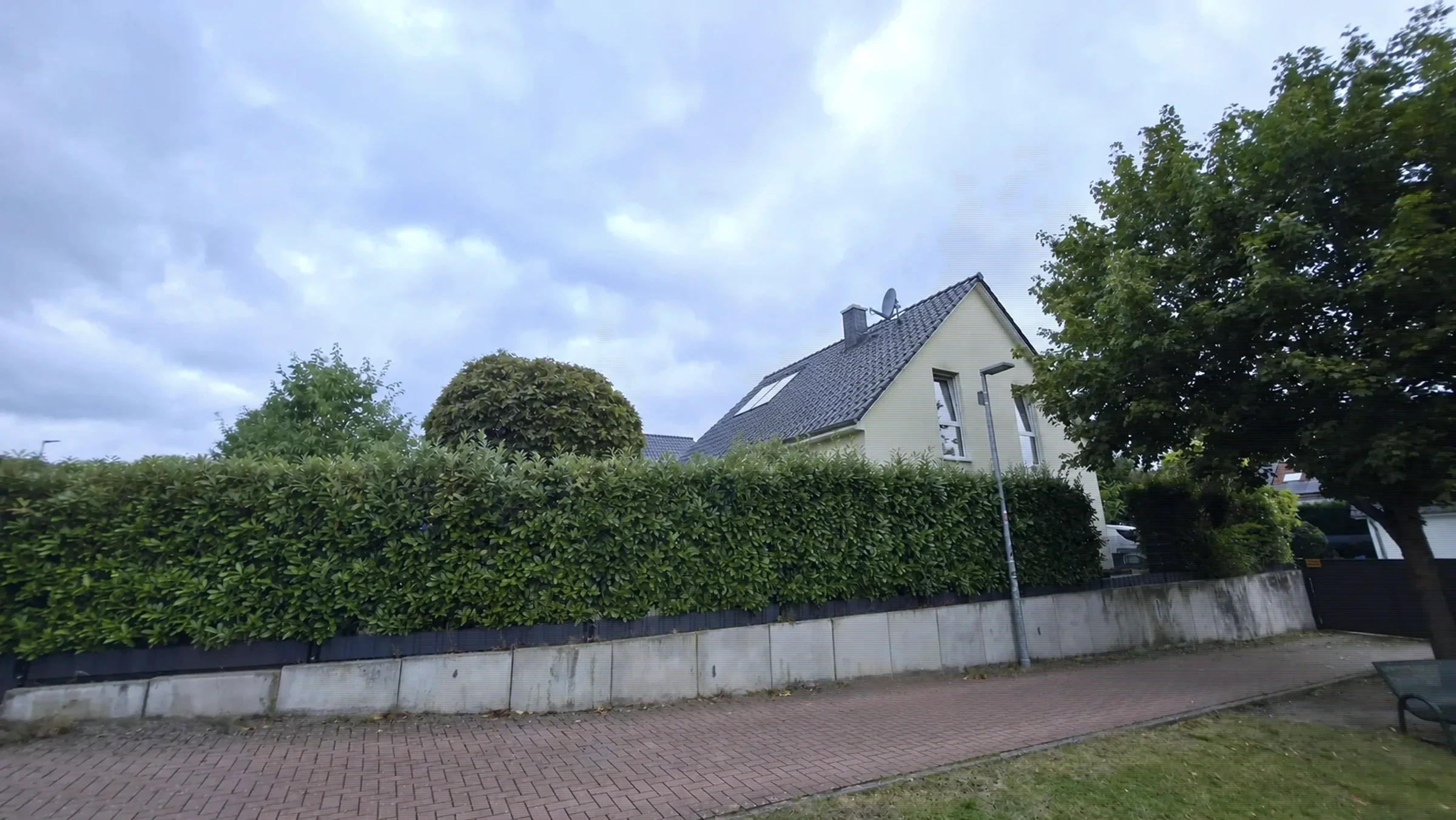 Grundstücksansicht von der Straße
